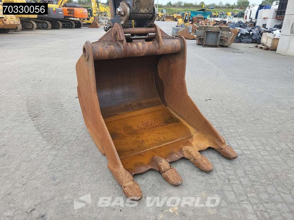 Volvo EW210 D Outrigers + Blade Photo 18