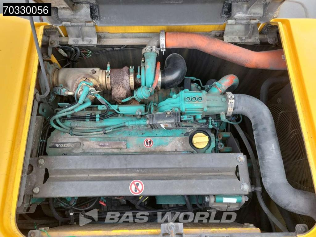 Volvo EW210 D Outrigers + Blade Photo 22