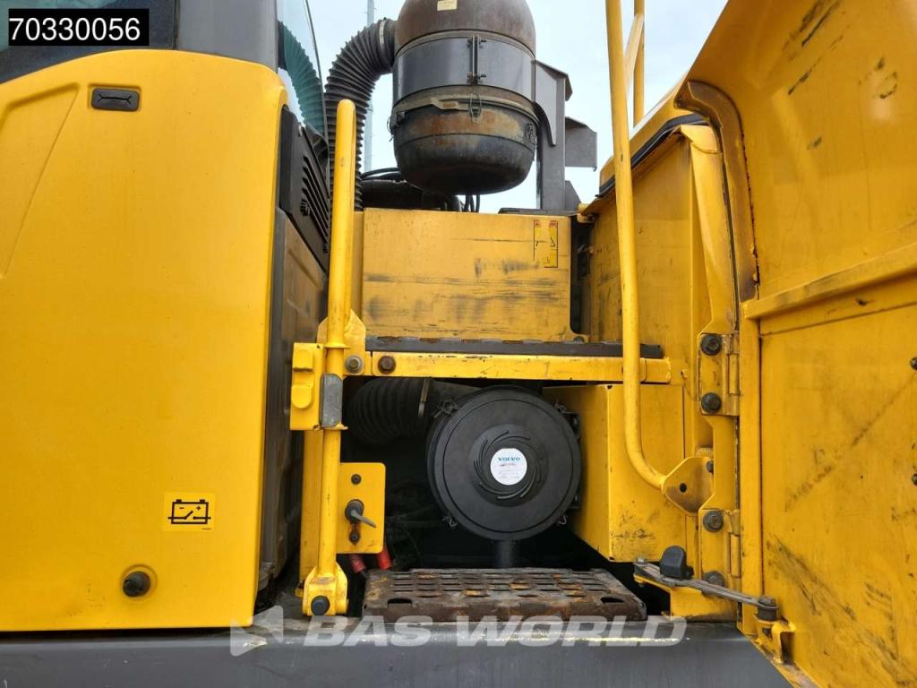 Volvo EW210 D Outrigers + Blade Photo 27