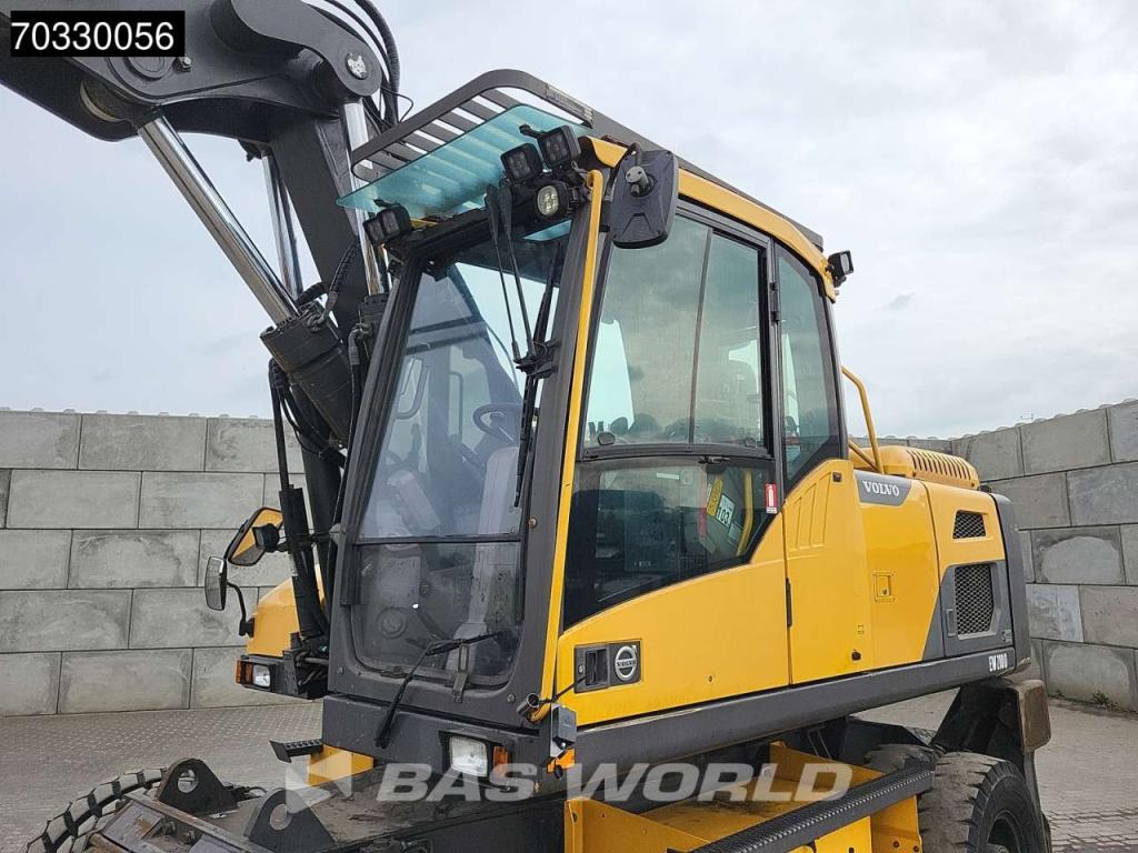 Volvo EW210 D Outrigers + Blade Photo 29