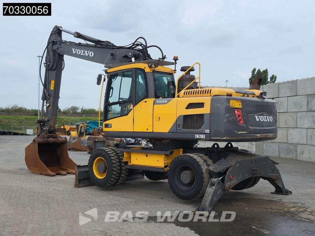 Volvo EW210 D Outrigers + Blade Photo 3