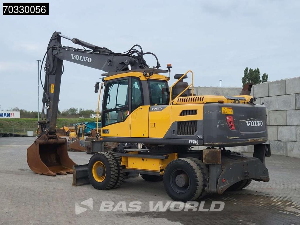 Volvo EW210 D Outrigers + Blade Photo 5
