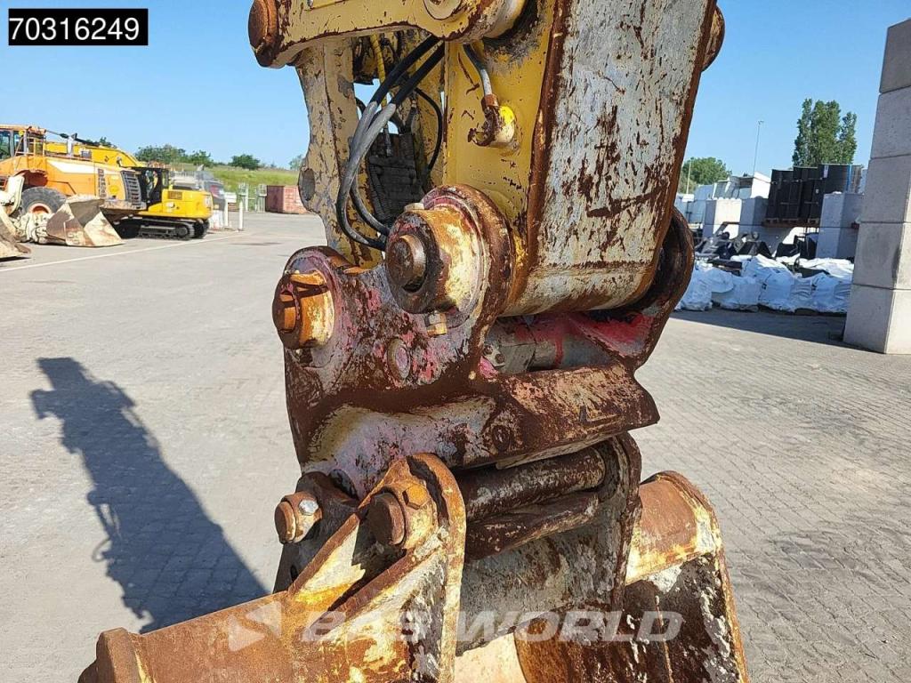 Komatsu PW180 -7E0 OUTRIGGERS + BLADE Photo 16