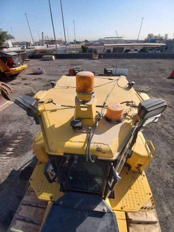 Komatsu D155A-6R (4pcs available for sale in Abu Dhabi) Photo 19