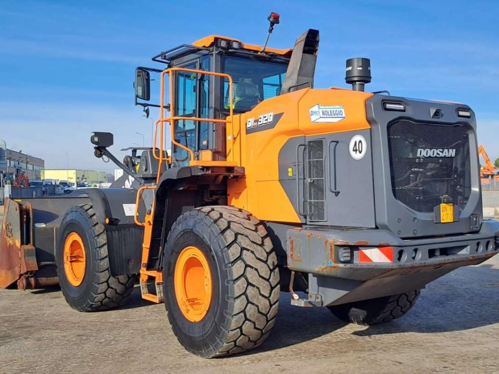 Doosan DL320-7 Photo 3