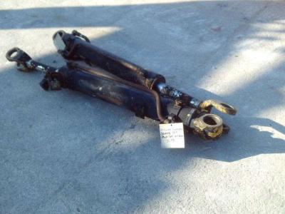 Bucket return cylinder for Fiat Hitachi W170 sold by OLM 90 Srl