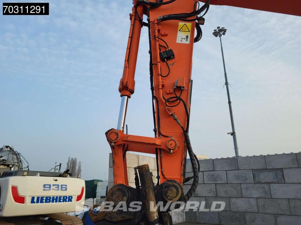 Hitachi ZX300 LC -6 Photo 11