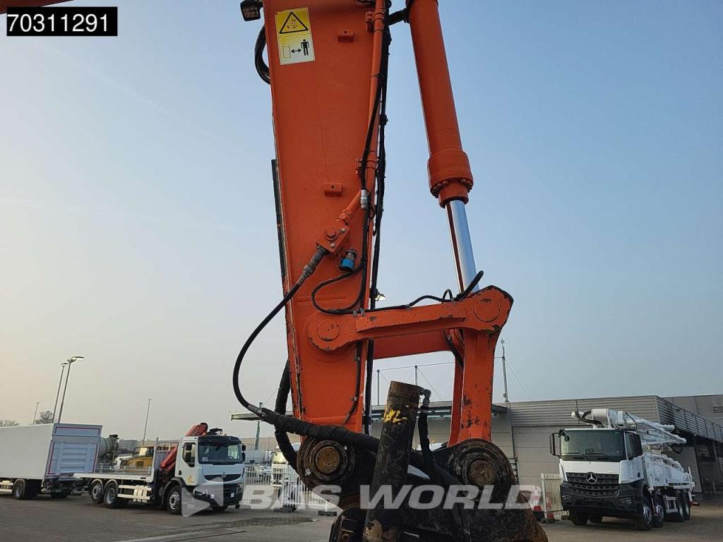 Hitachi ZX300 LC -6 Photo 12
