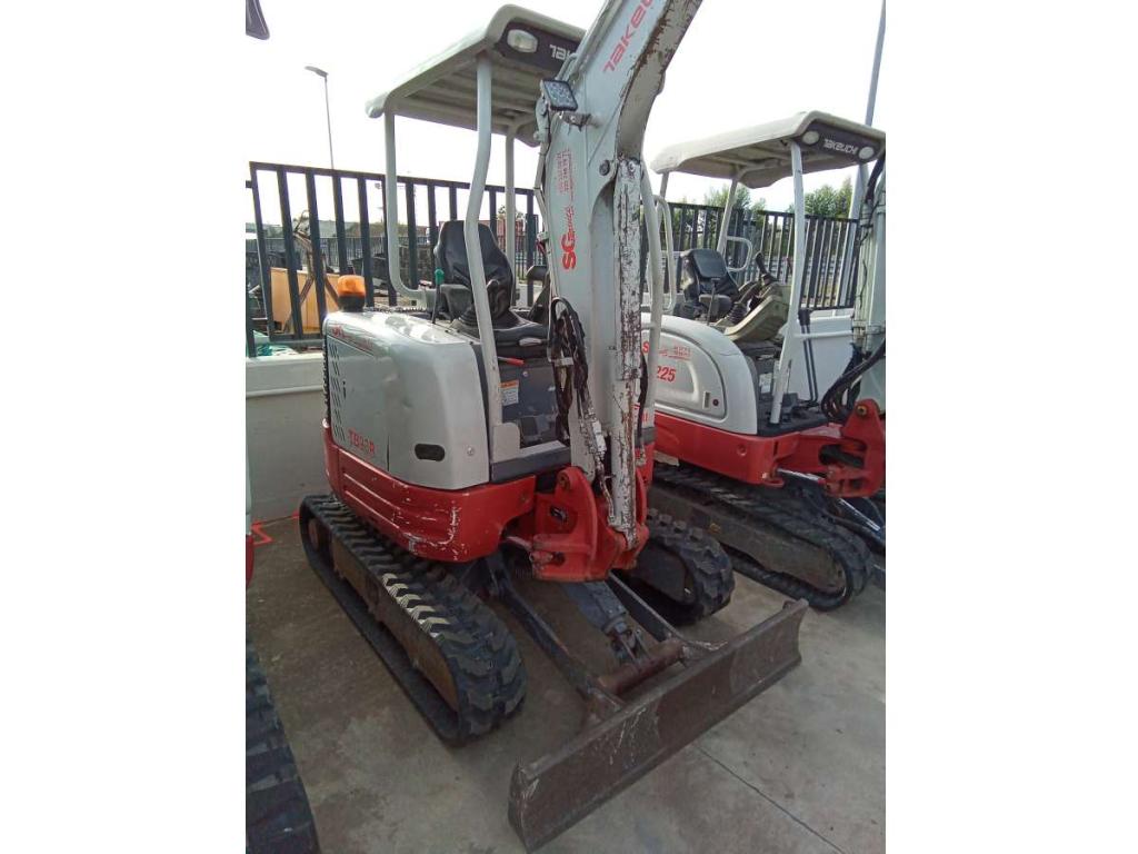 Takeuchi TB23R Photo 2