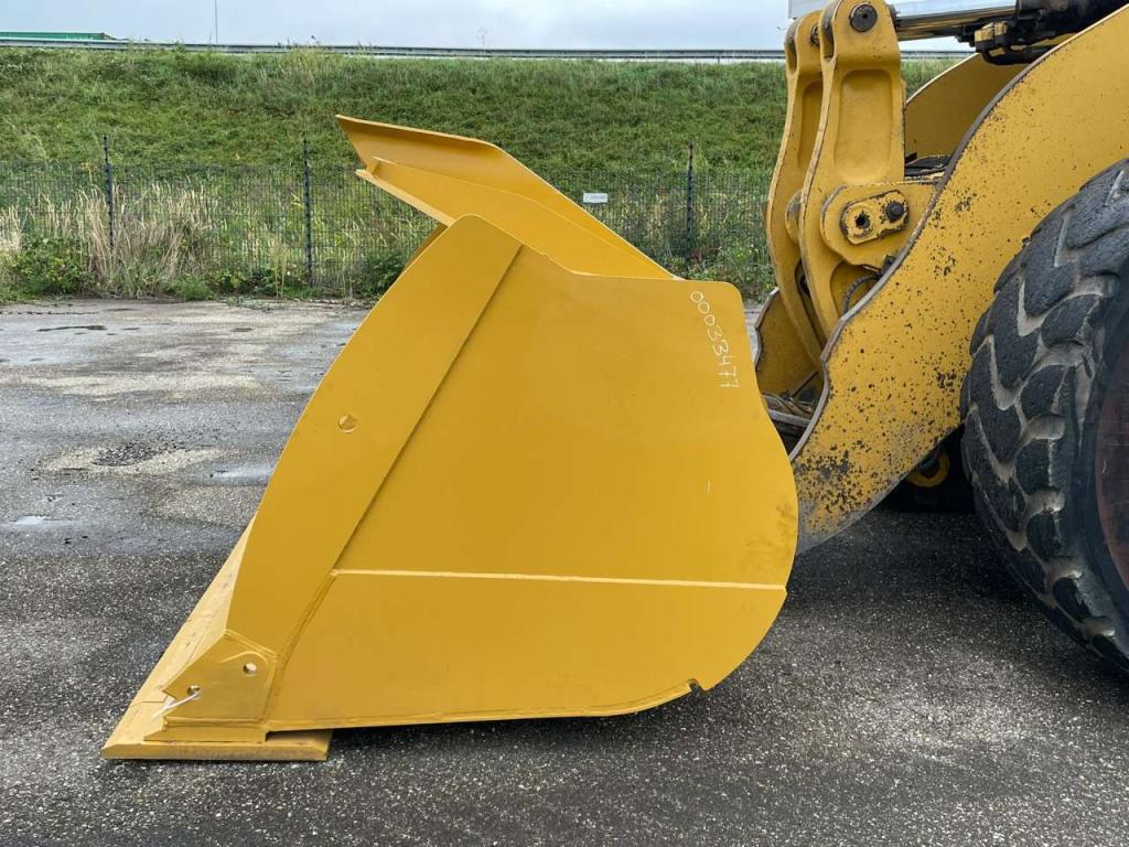 Caterpillar 980M | New Bucket Photo 10