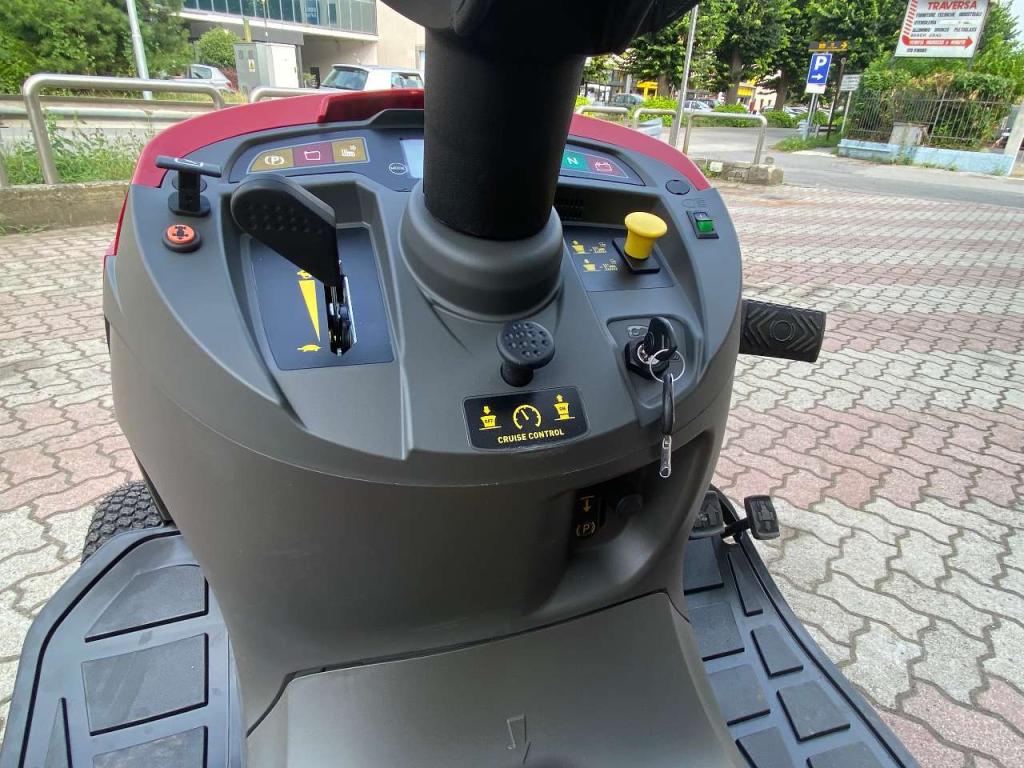 Castelgarden XHT 240 4WD - TRAZIONE INTEGRALE Photo 18