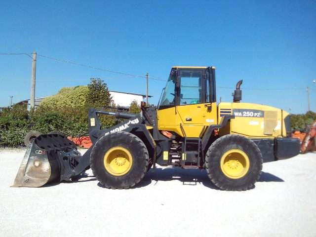 Komatsu WA250PZ-5 Photo 3
