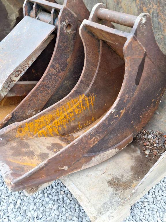350 mm S50 for 7-11 ton excavators Digging bucket Photo 1