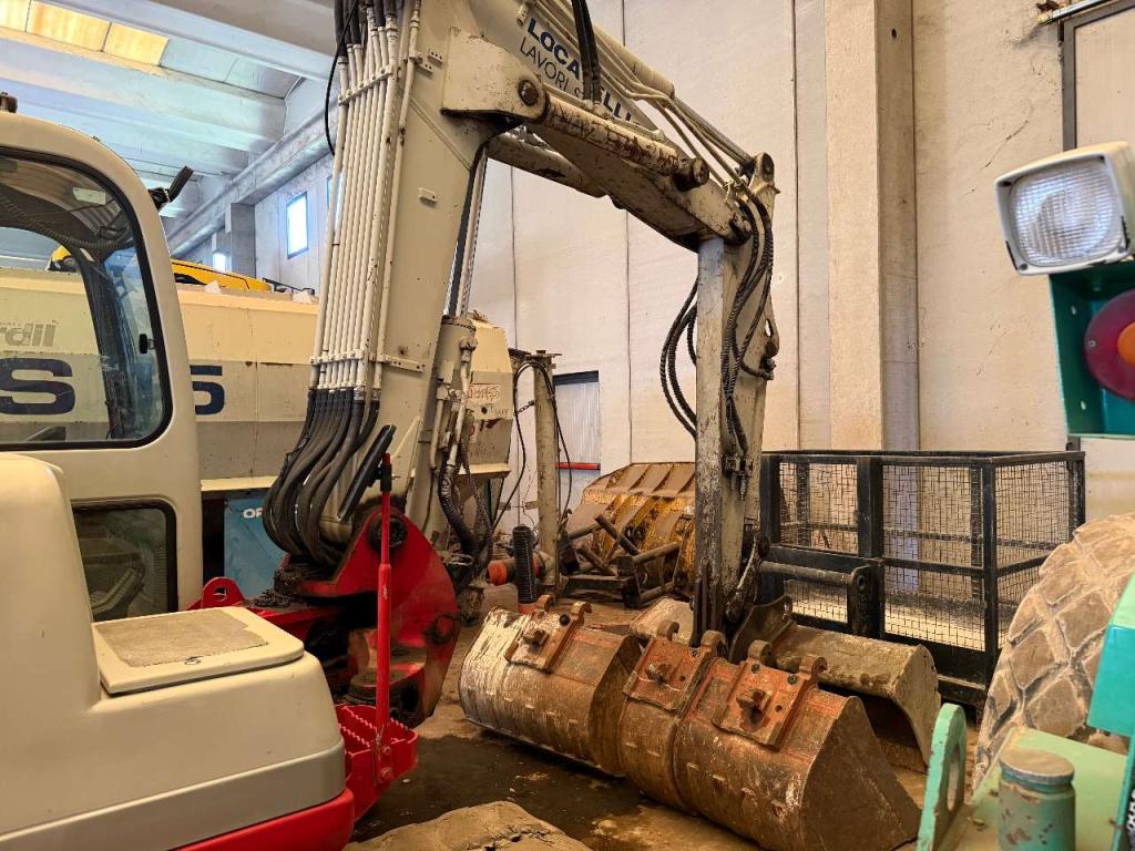 Takeuchi TB175 Photo 4