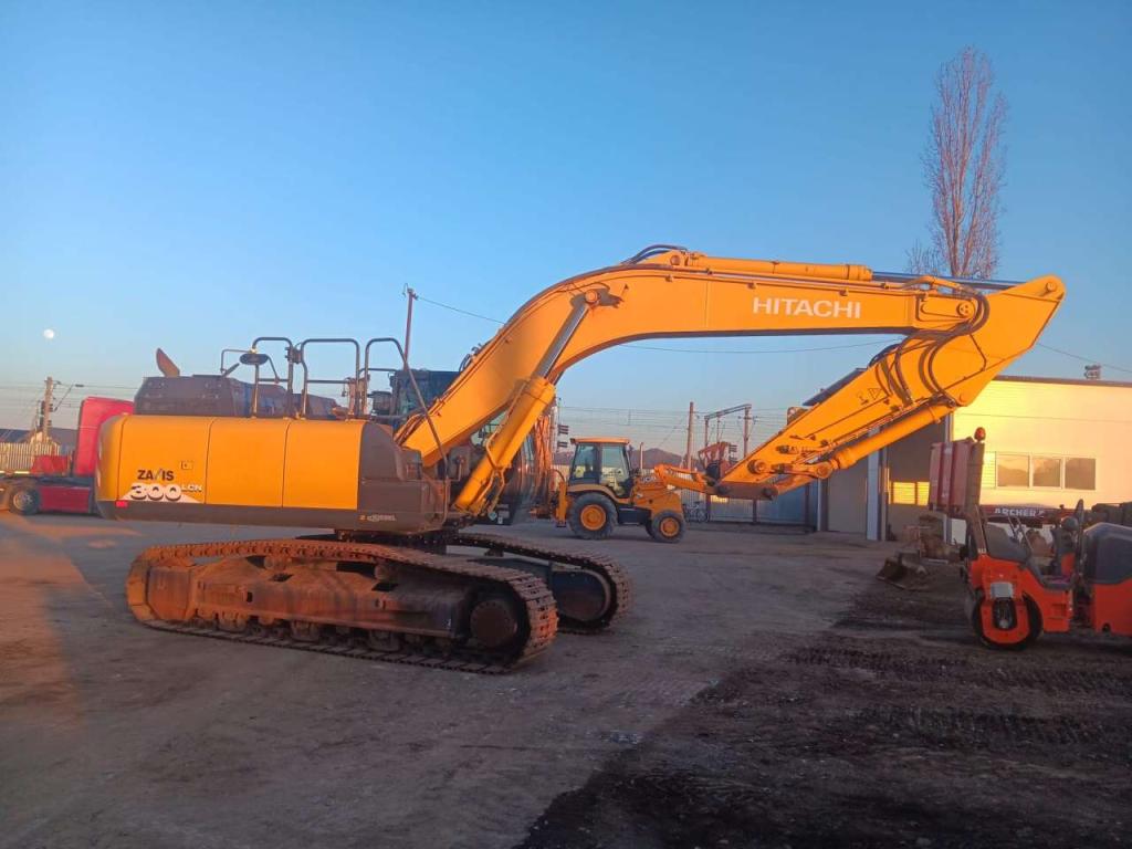 Hitachi ZX300LCN-6 Photo 2
