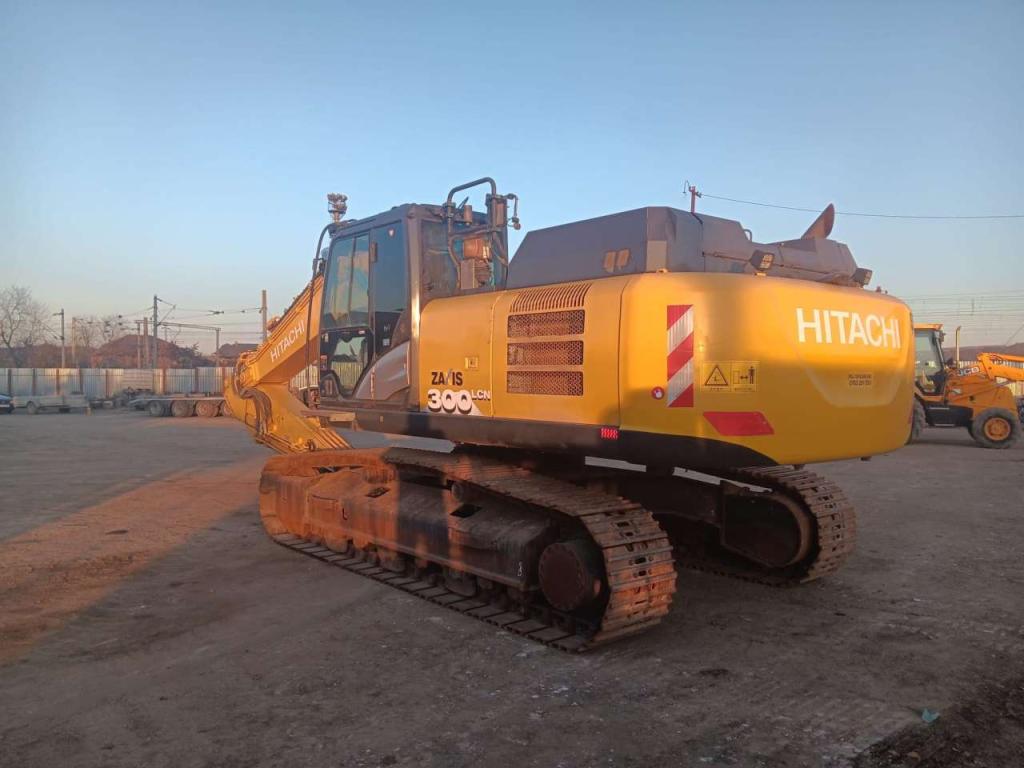 Hitachi ZX300LCN-6 Photo 3