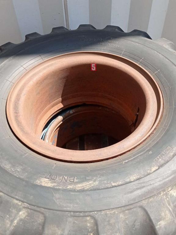 Pirelli FUORISTRADA 16.00-24 CON CERCHI Photo 2