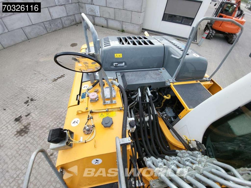 Liebherr R922 LC Photo 17