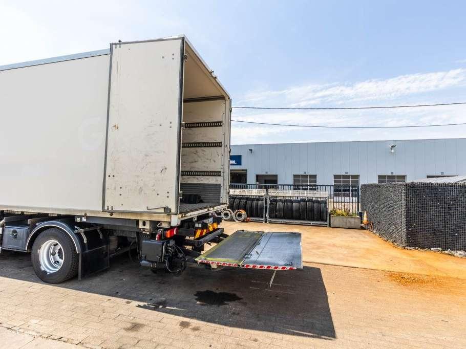 Renault D14 250 + DHOLLANDIA Photo 9