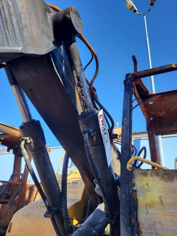 Volvo boom cylinder 14615026 for Volvo EW160E, EW160D Photo 4