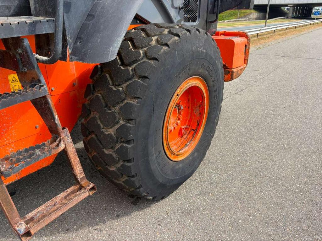 Hitachi ZW180-5B Photo 12