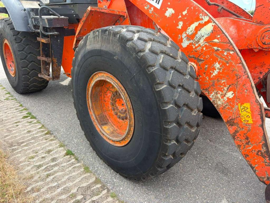 Hitachi ZW180-5B Photo 13