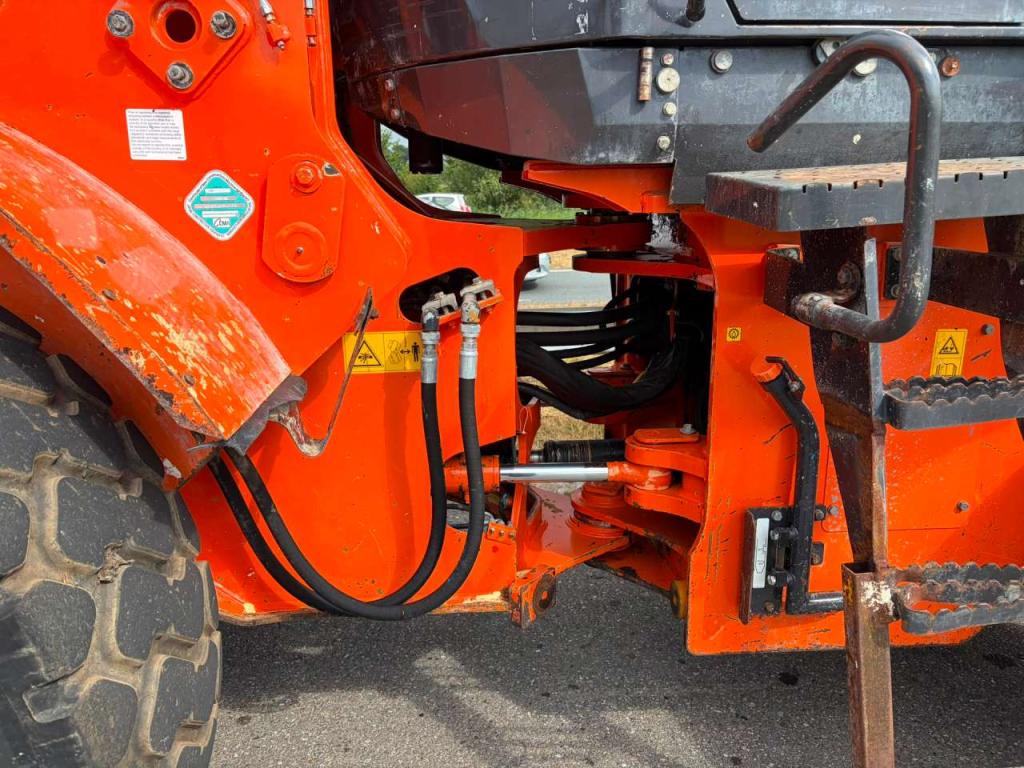 Hitachi ZW180-5B Photo 15
