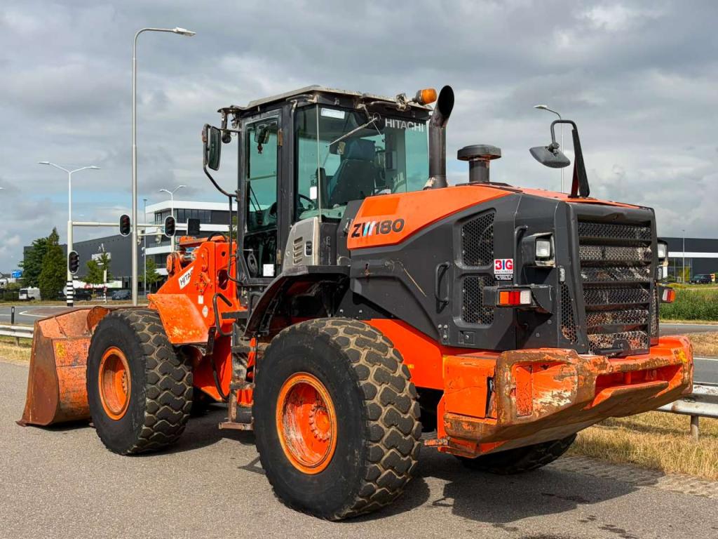 Hitachi ZW180-5B Photo 3