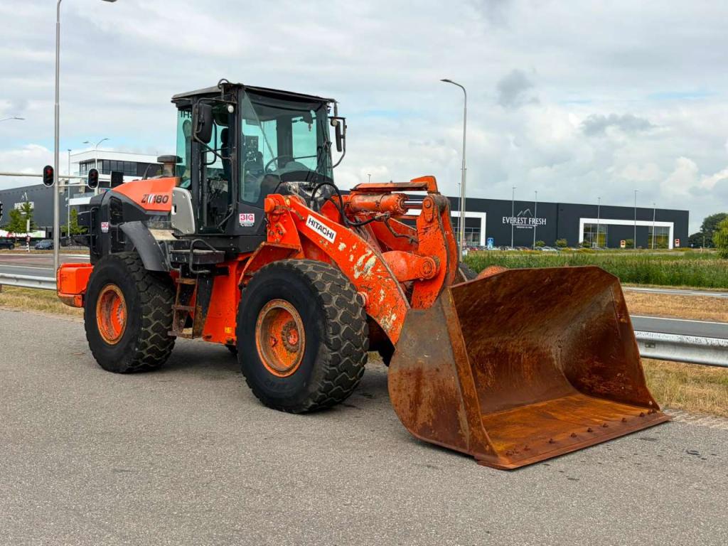 Hitachi ZW180-5B Photo 7