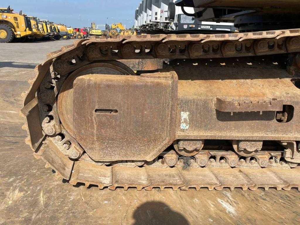 Hitachi ZX210LC-6 Photo 10