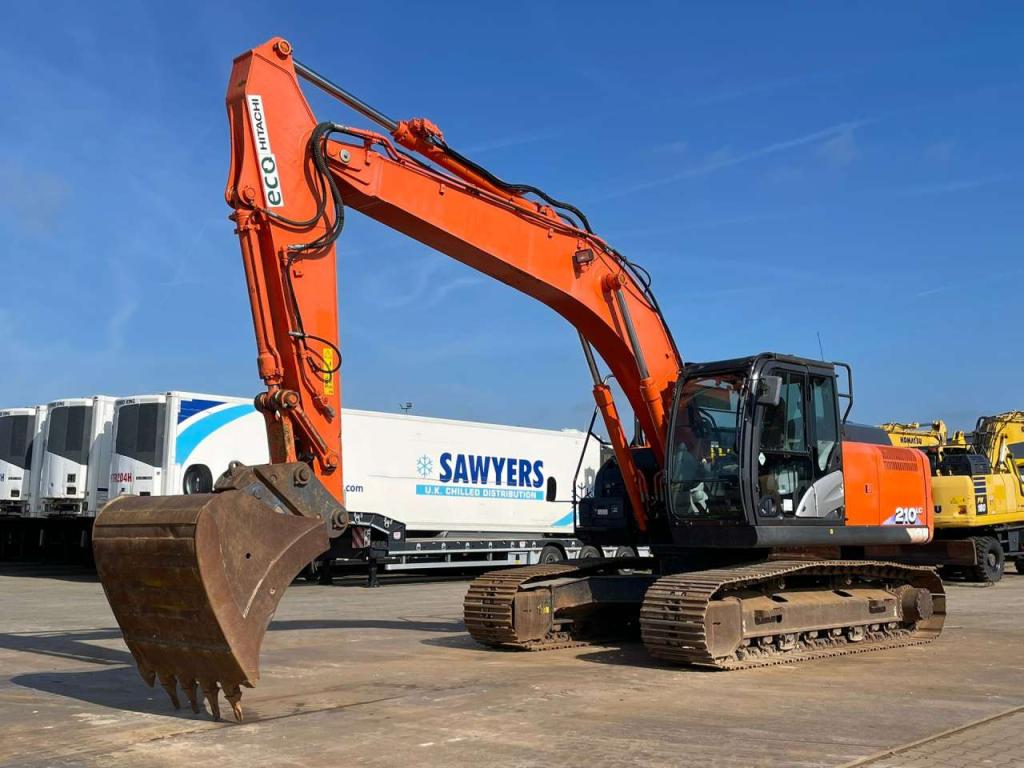Hitachi ZX210LC-6 Photo 2