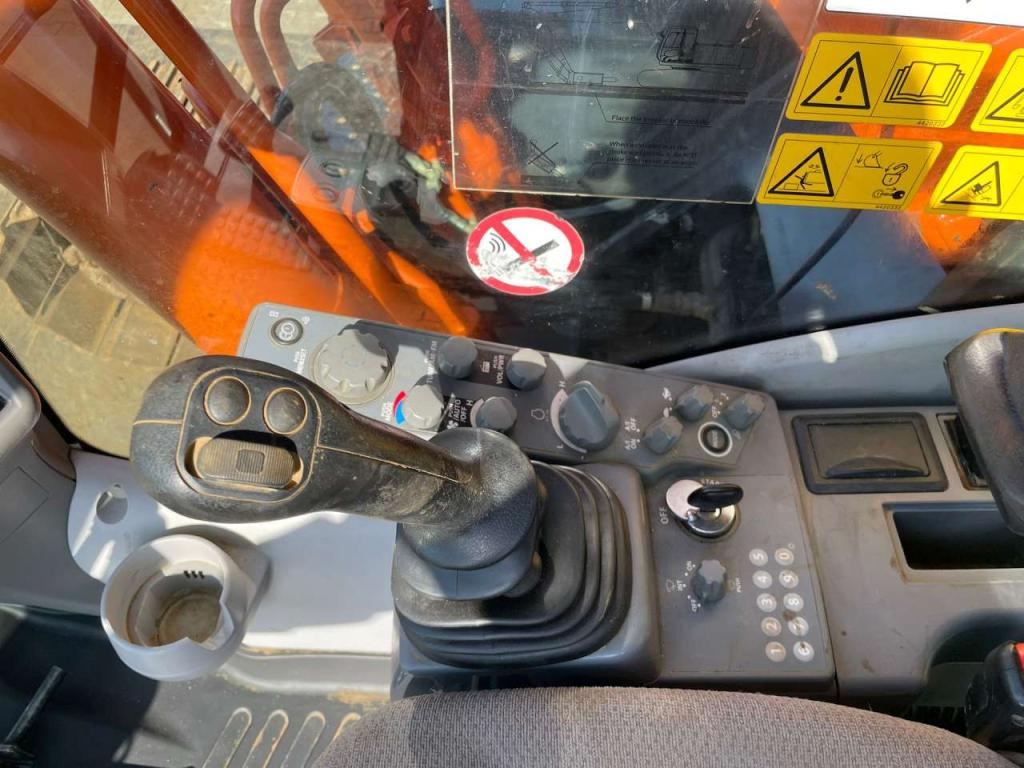 Hitachi ZX210LC-6 Photo 21