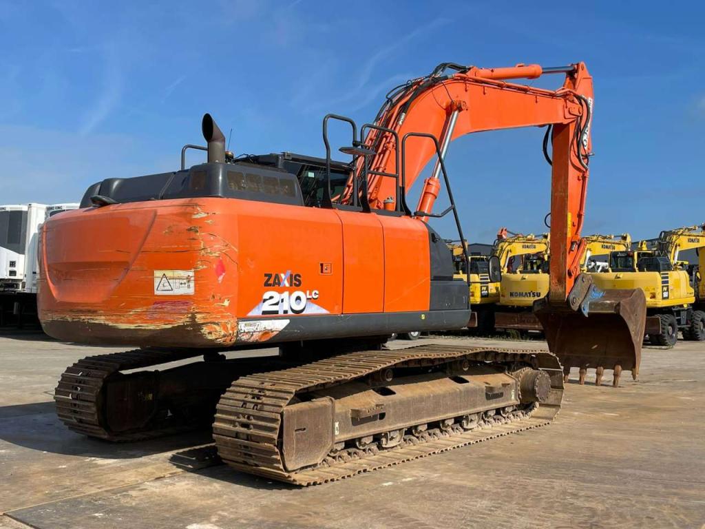 Hitachi ZX210LC-6 Photo 4