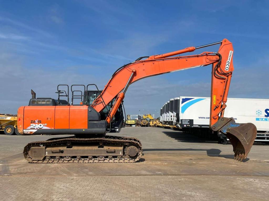 Hitachi ZX210LC-6 Photo 5