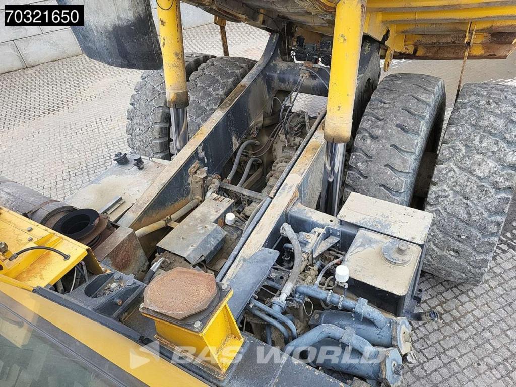 Komatsu HD605 -7E0 Photo 12