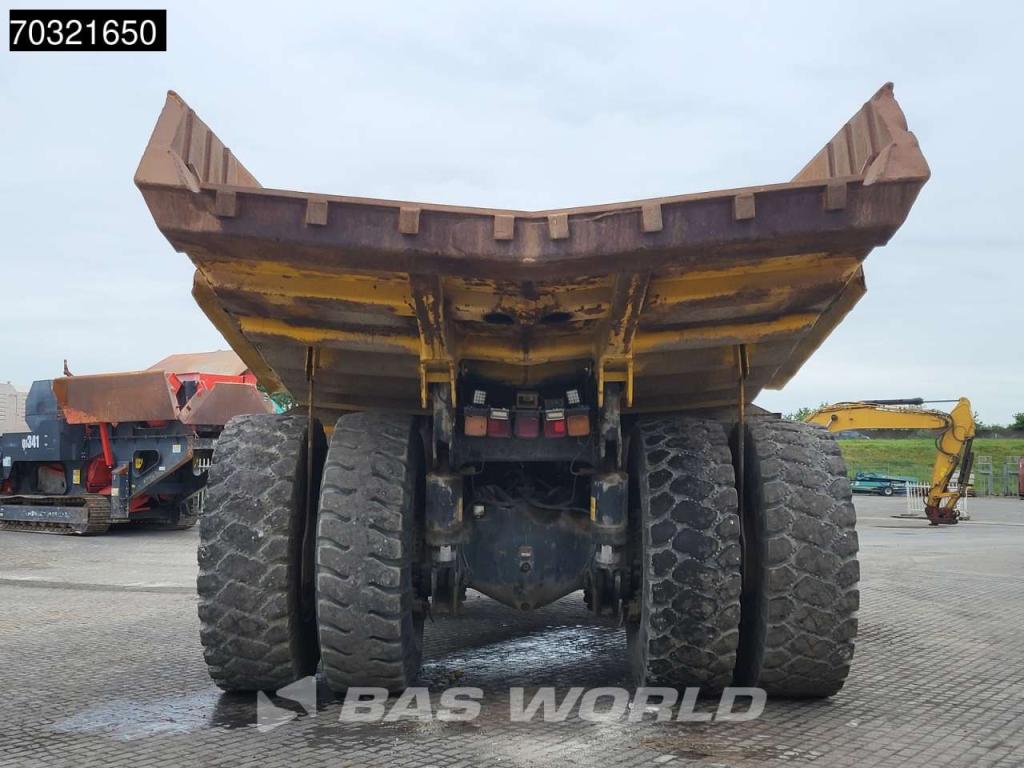 Komatsu HD605 -7E0 Photo 6