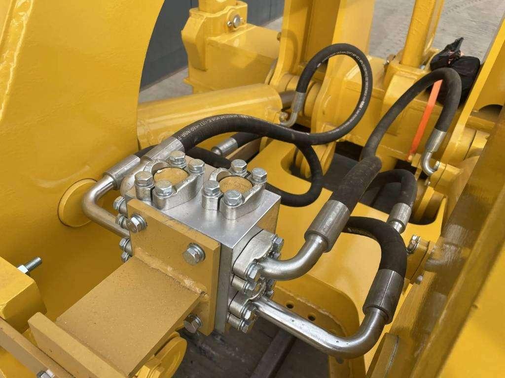 Komatsu D85 Photo 6