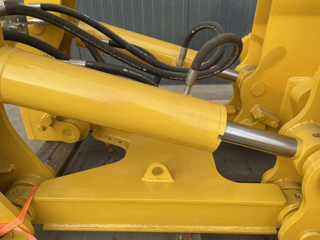Komatsu D85 Photo 7