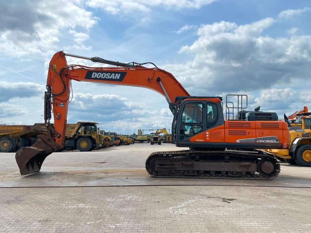Doosan DX300LC-5 Photo 1