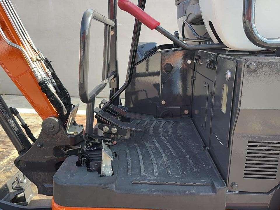 Hitachi ZX19U-5A YLR Photo 13