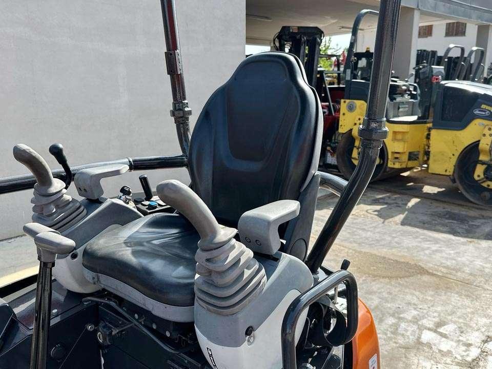 Hitachi ZX19U-5A YLR Photo 14