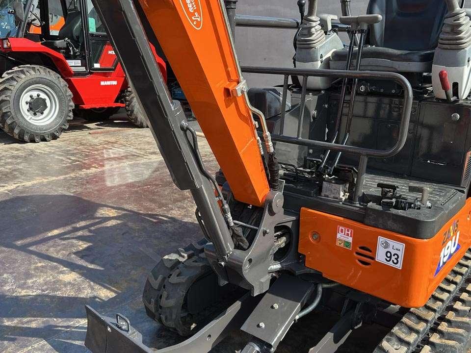 Hitachi ZX19U-5A YLR Photo 9