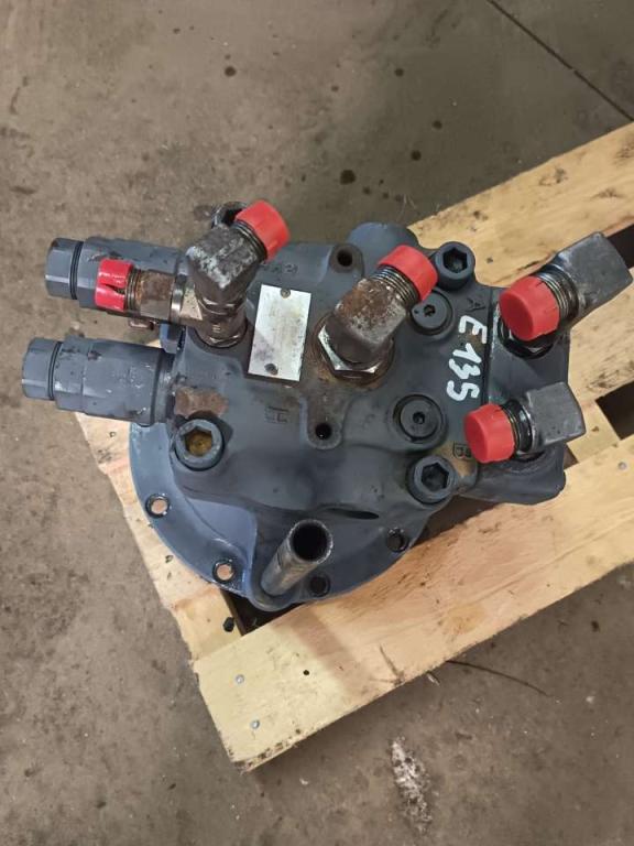 Turntable rotation motor for Fiat Kobelco E 135 Photo 1