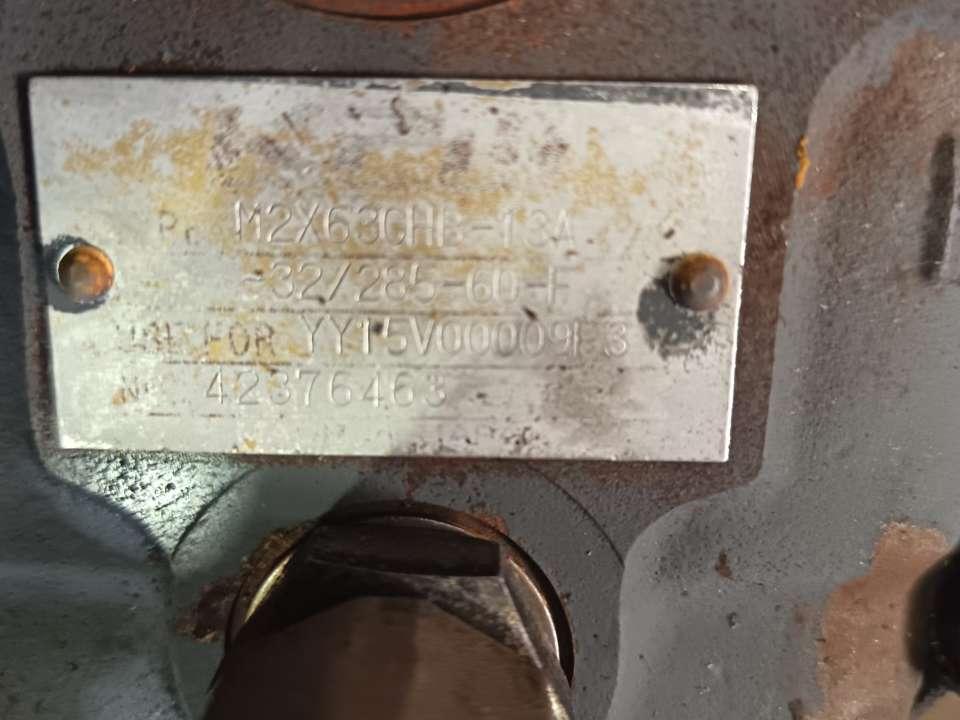 Turntable rotation motor for Fiat Kobelco E 135 Photo 3