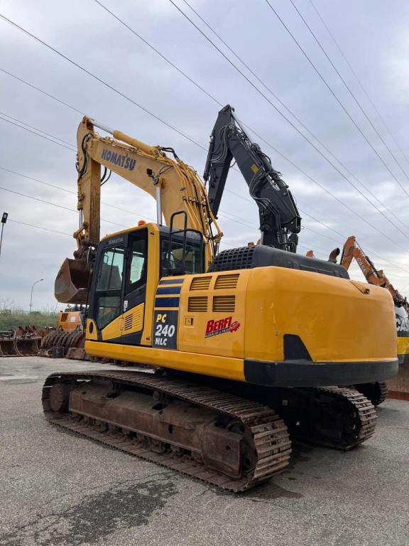 Komatsu PC240NLC-10 Photo 1