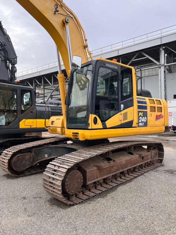 Komatsu PC240NLC-10 Photo 6