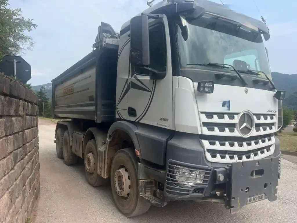Mercedes-Benz 4151 Photo 2