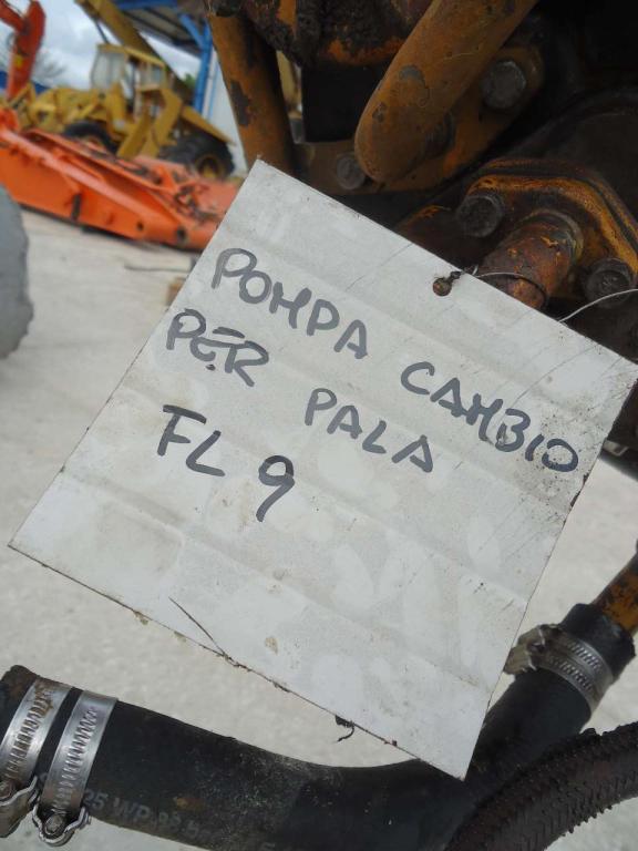 Transmission hydraulic pump for Fiat Allis FL9 Photo 3