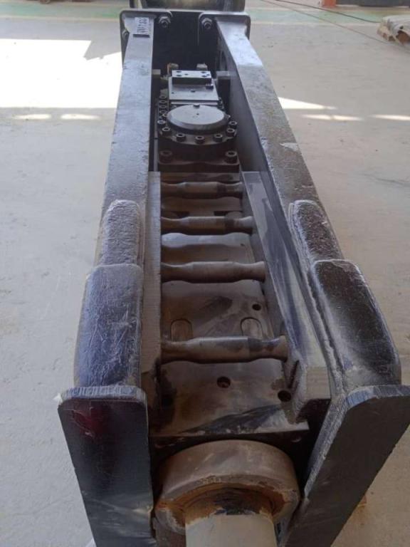 Caterpillar H180GC (2pcs available at Abu Dhabi) Photo 3