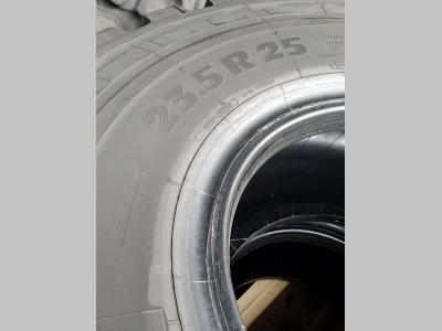 Tire for Michelin 23.5 R 25 Photo 1